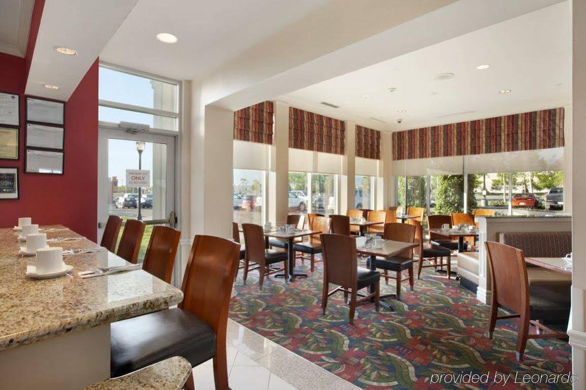 Hilton Garden Inn West Едмънтън Екстериор снимка
