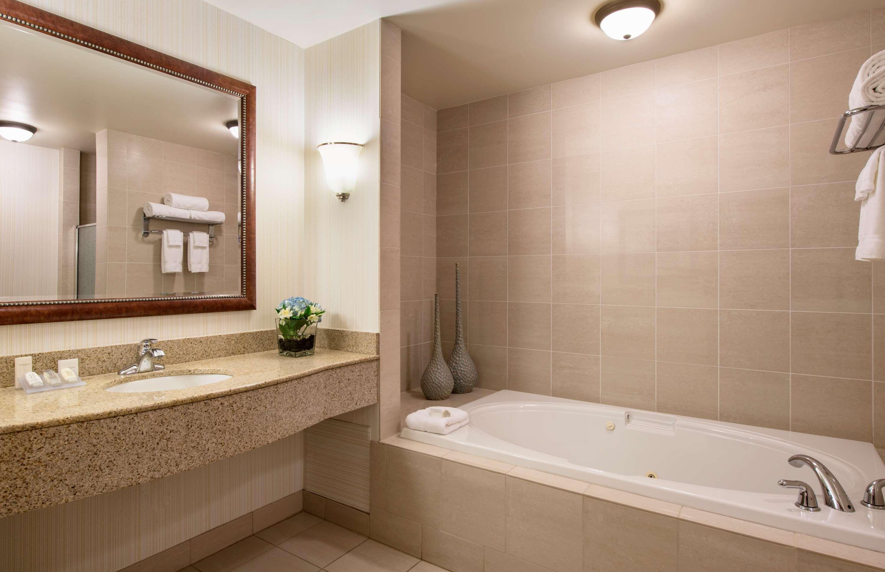 Hilton Garden Inn West Едмънтън Екстериор снимка