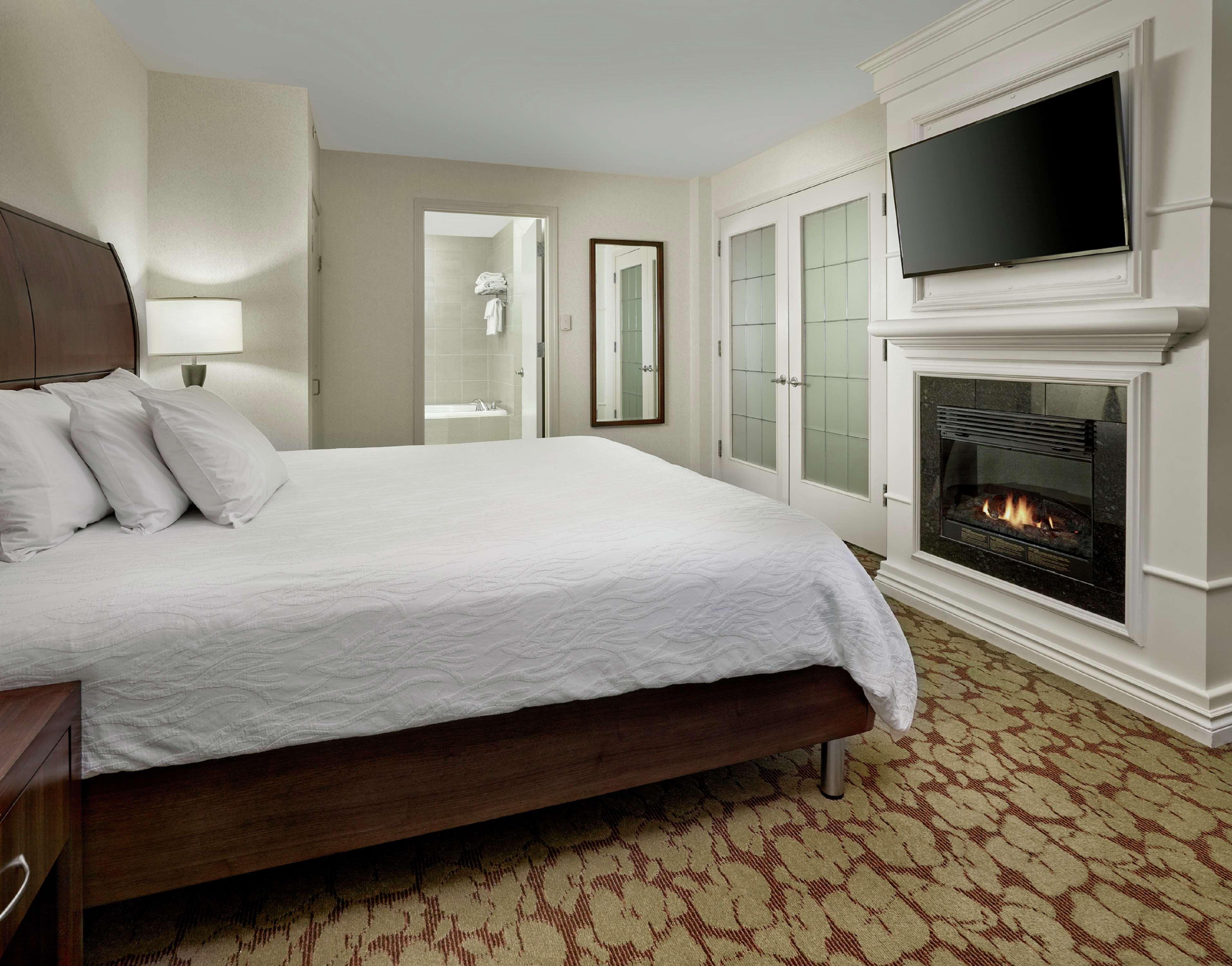 Hilton Garden Inn West Едмънтън Екстериор снимка