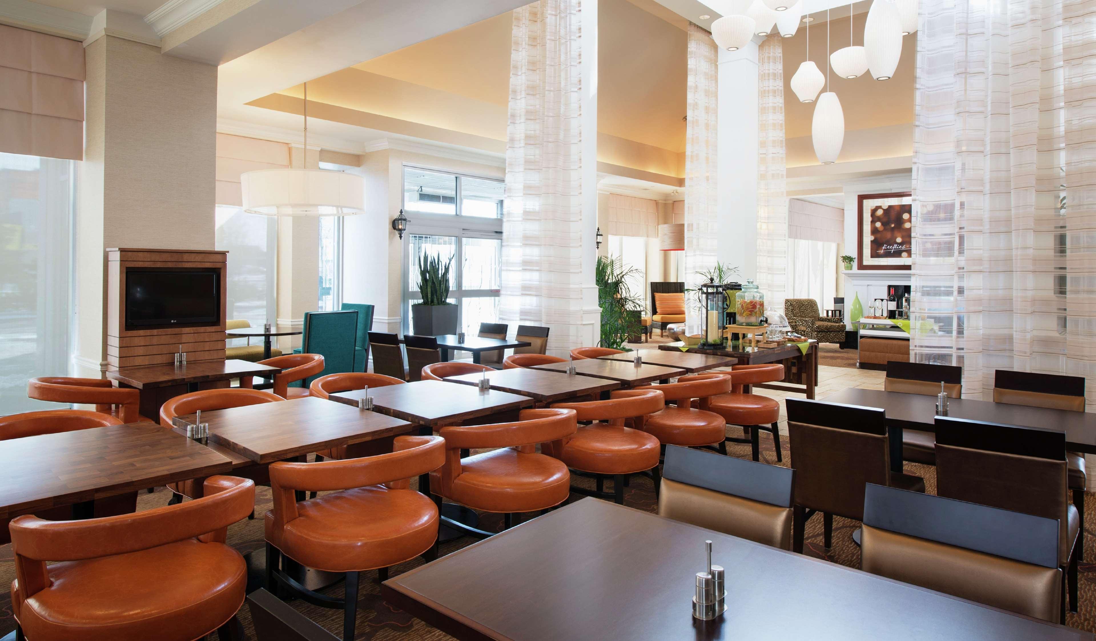 Hilton Garden Inn West Едмънтън Екстериор снимка