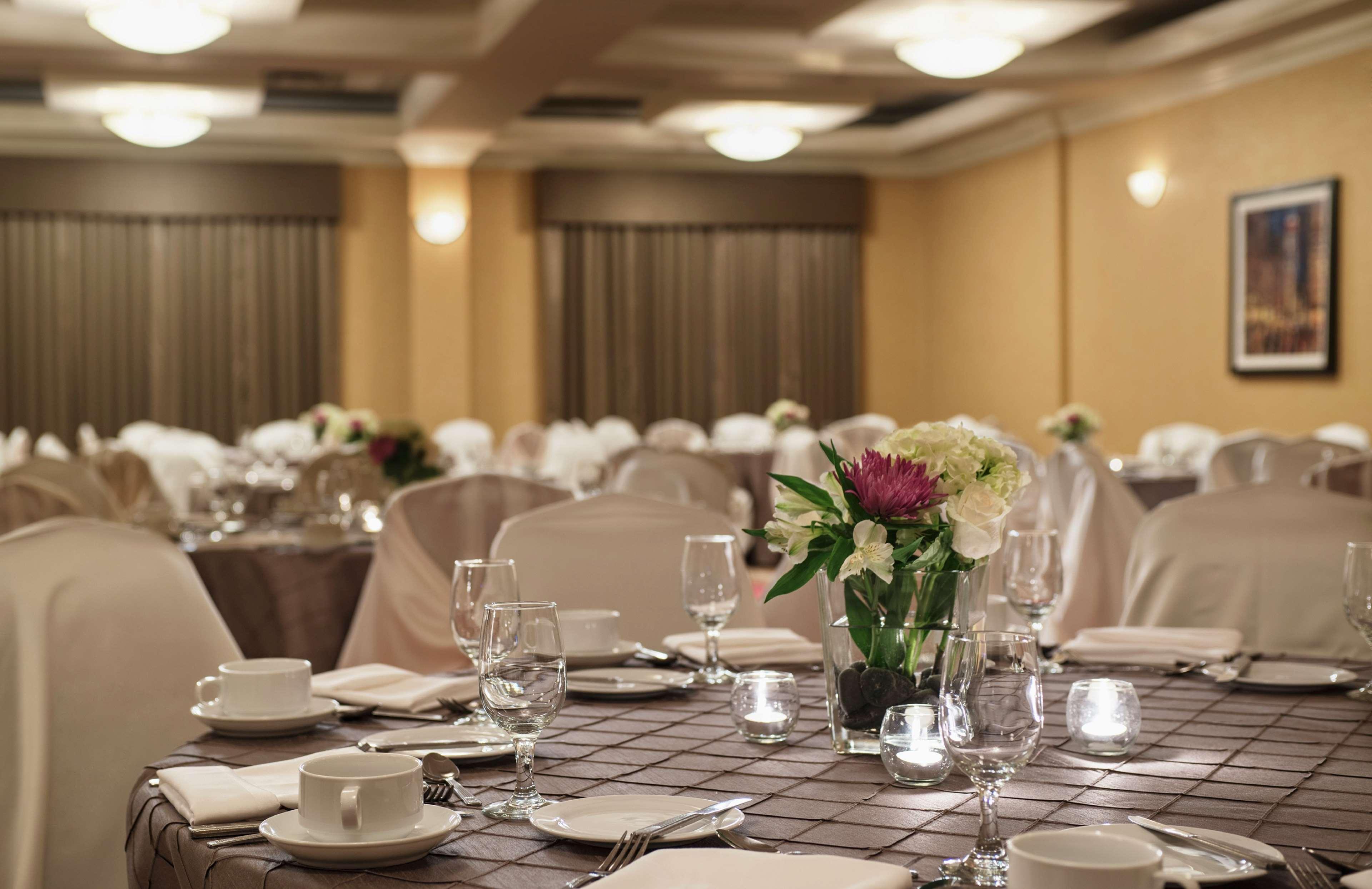 Hilton Garden Inn West Едмънтън Екстериор снимка