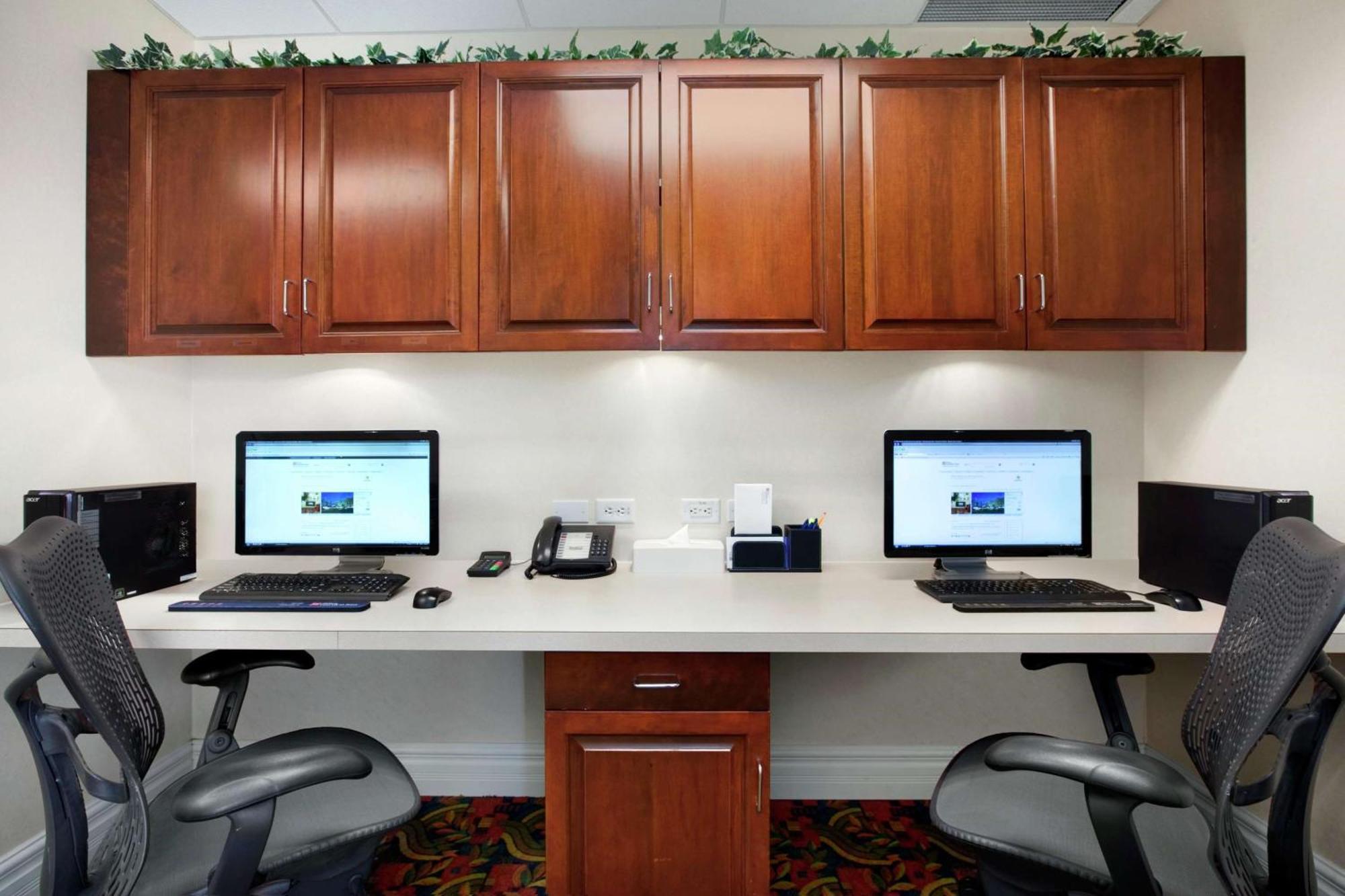 Hilton Garden Inn West Едмънтън Екстериор снимка