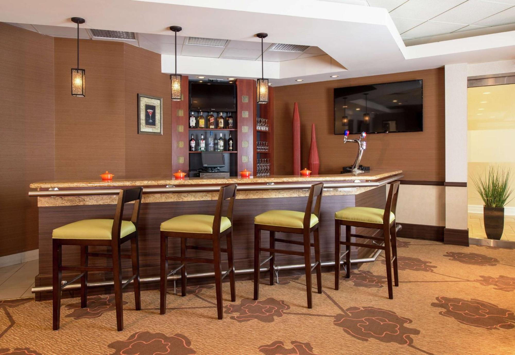 Hilton Garden Inn West Едмънтън Екстериор снимка