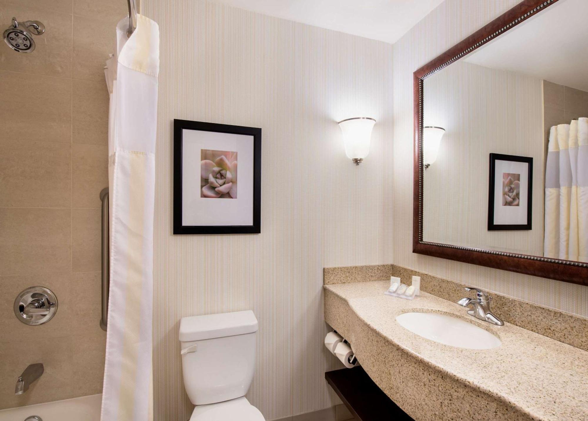 Hilton Garden Inn West Едмънтън Екстериор снимка