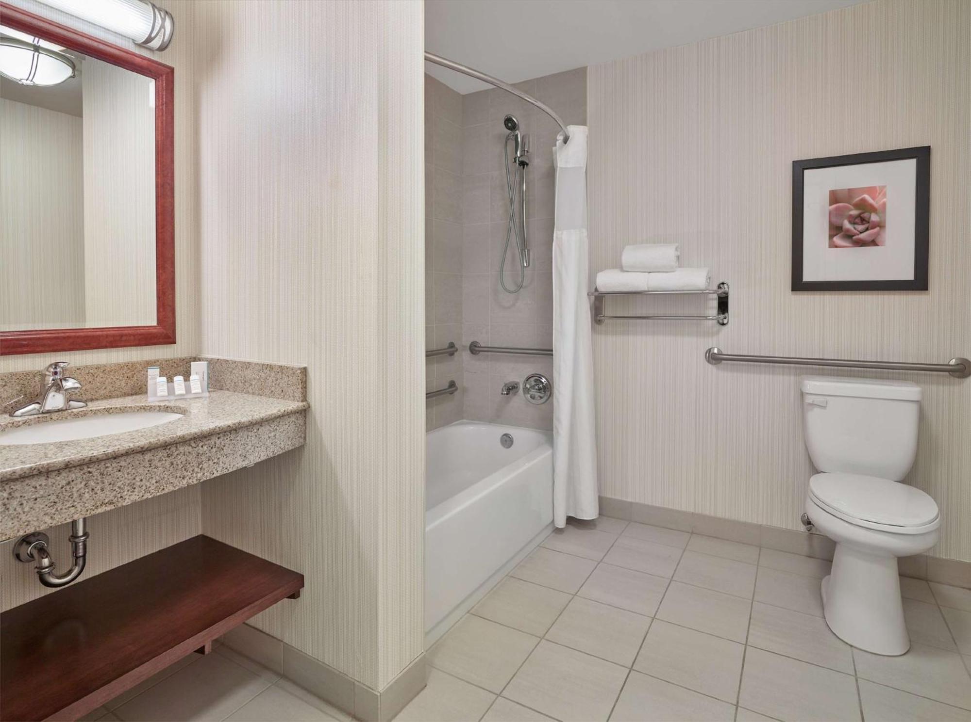 Hilton Garden Inn West Едмънтън Екстериор снимка