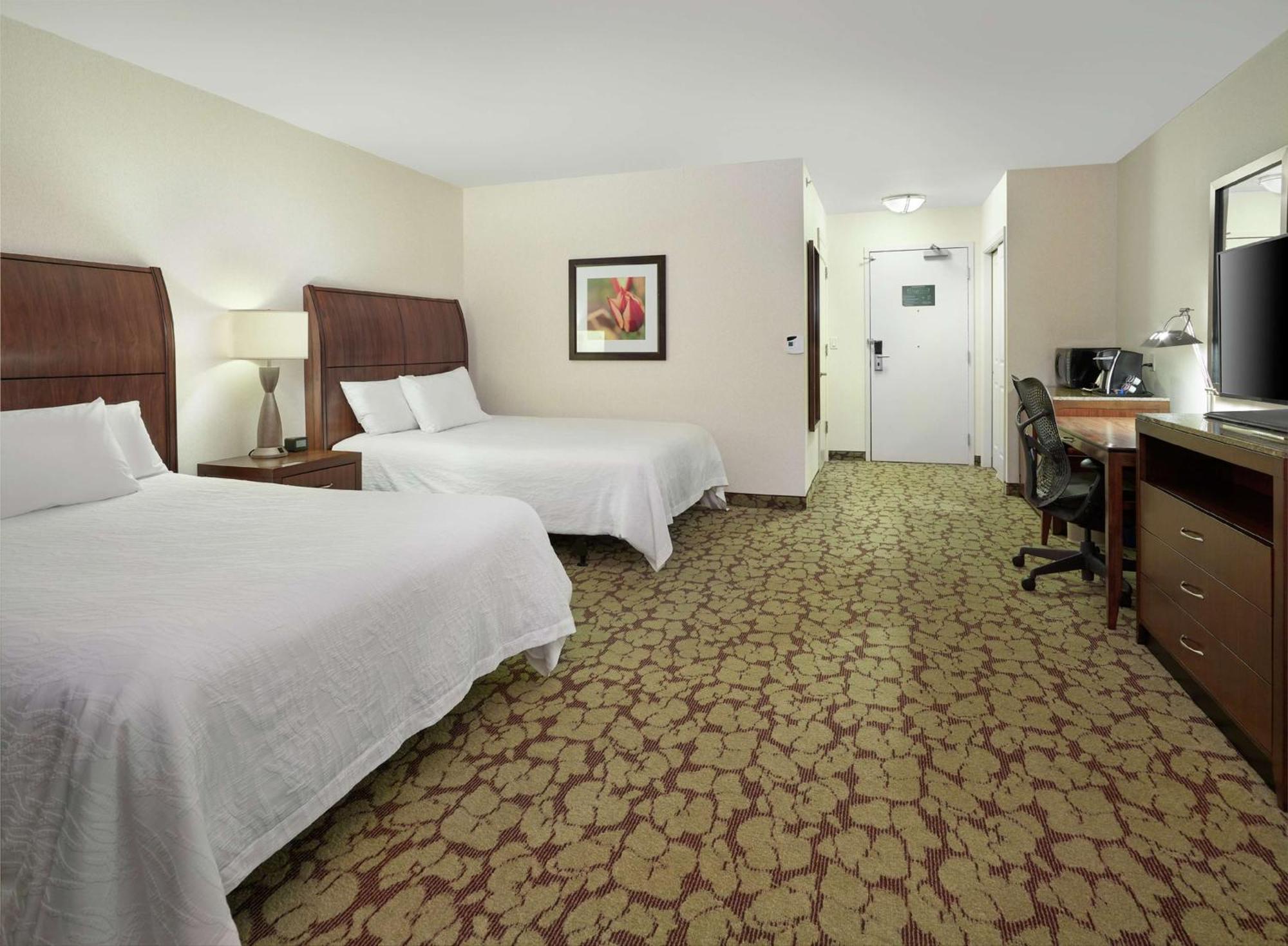 Hilton Garden Inn West Едмънтън Екстериор снимка