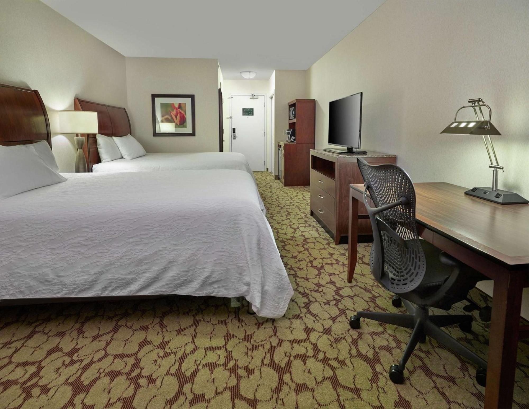 Hilton Garden Inn West Едмънтън Екстериор снимка