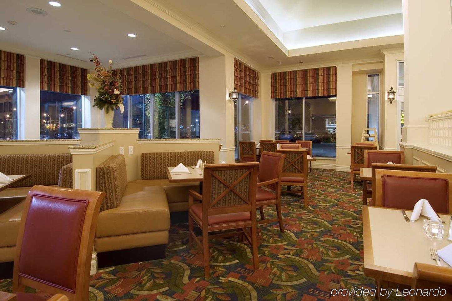 Hilton Garden Inn West Едмънтън Ресторант снимка