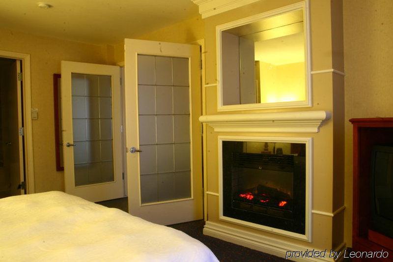 Hilton Garden Inn West Едмънтън Стая снимка
