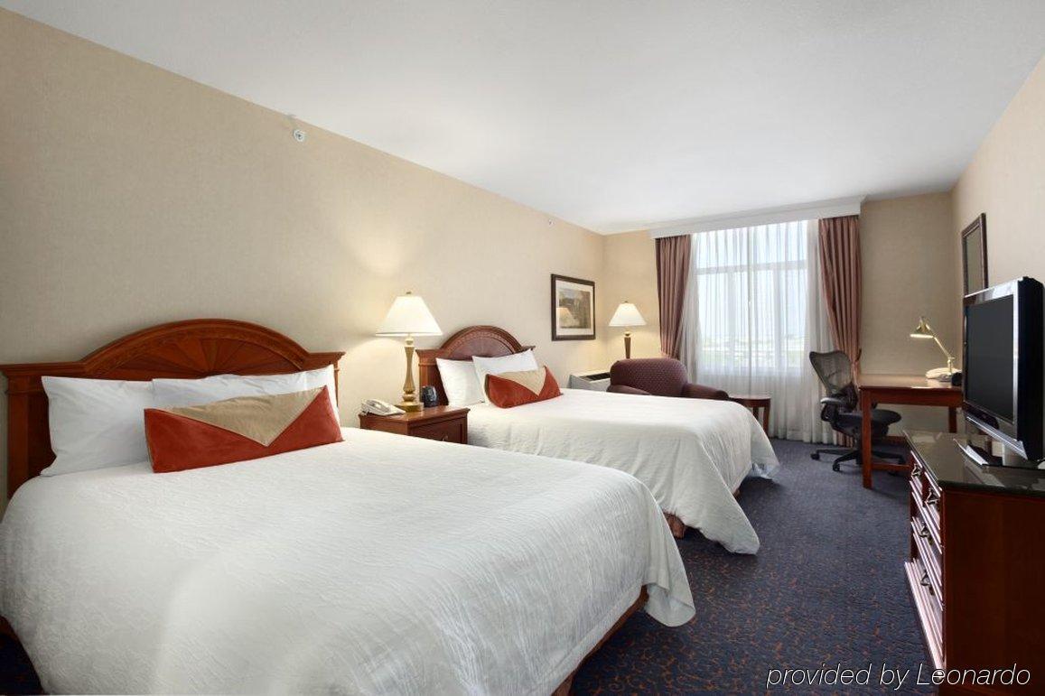 Hilton Garden Inn West Едмънтън Стая снимка