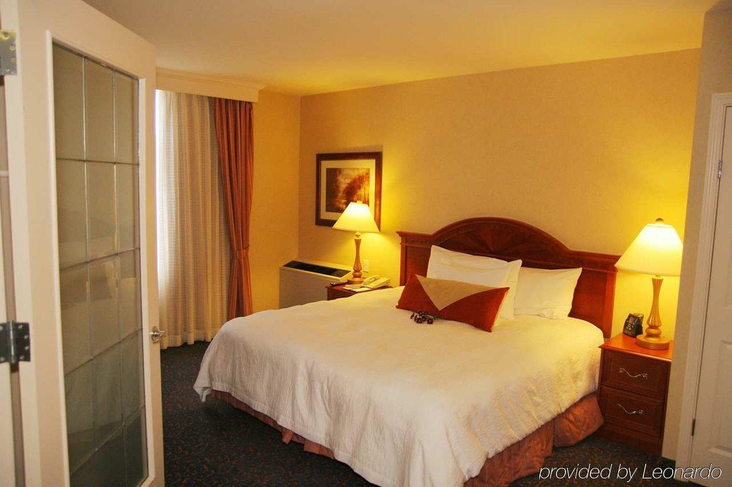 Hilton Garden Inn West Едмънтън Стая снимка