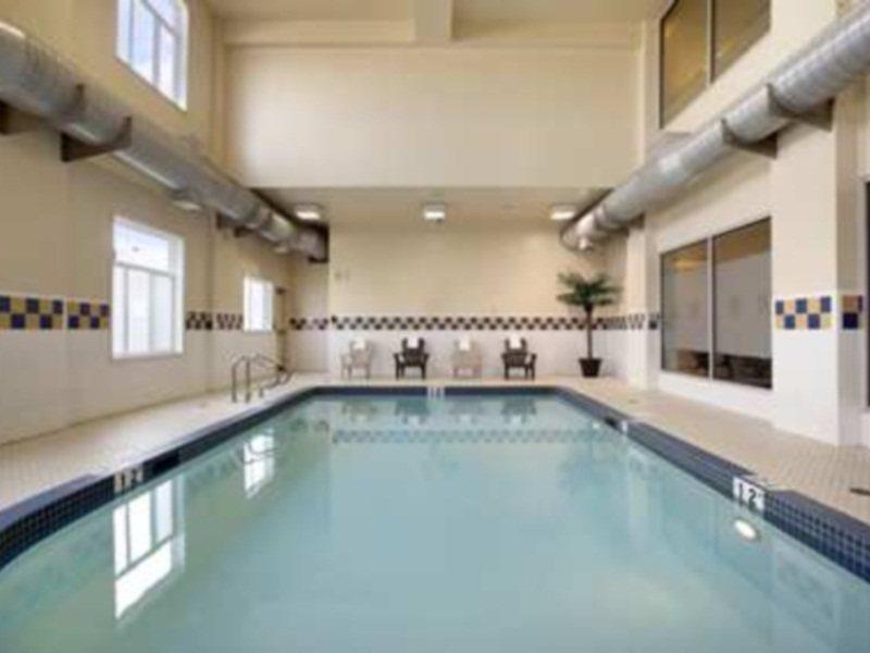 Hilton Garden Inn West Едмънтън Екстериор снимка