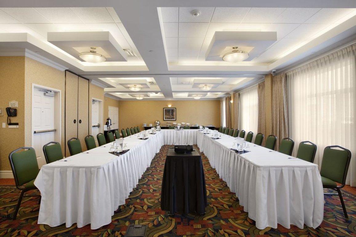 Hilton Garden Inn West Едмънтън Екстериор снимка