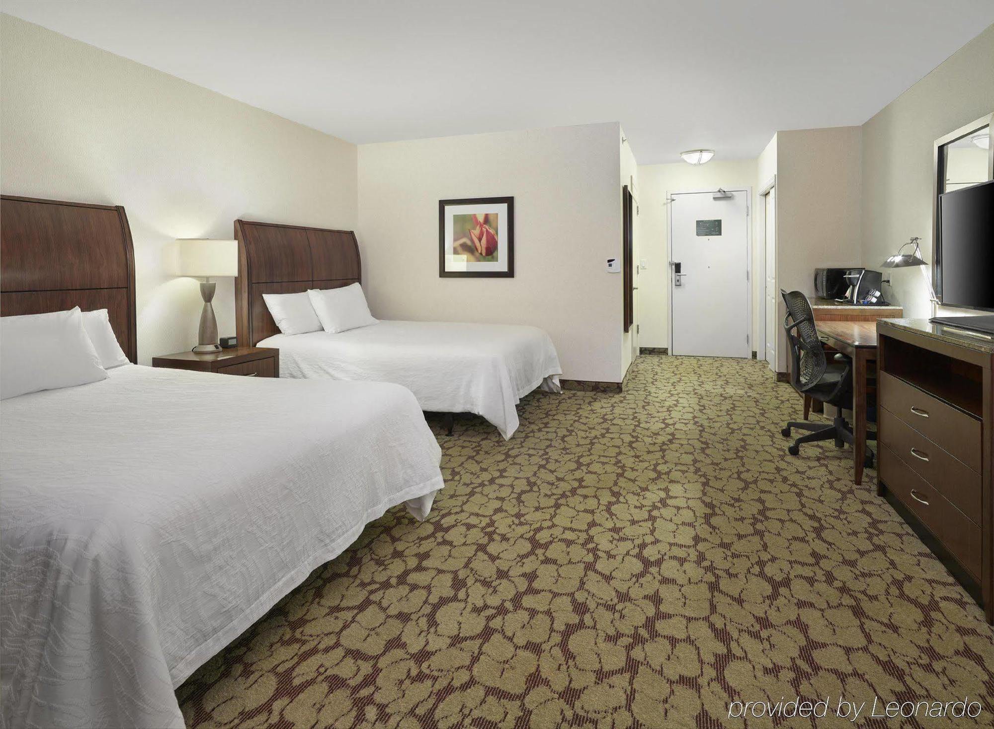 Hilton Garden Inn West Едмънтън Екстериор снимка